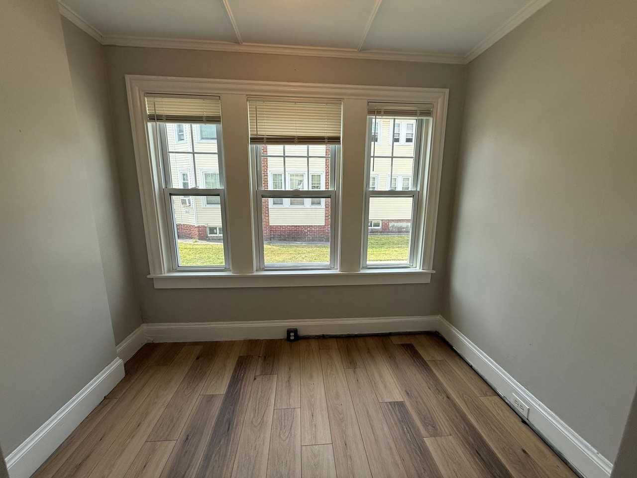 127 Westford St - Photo 3 of 21