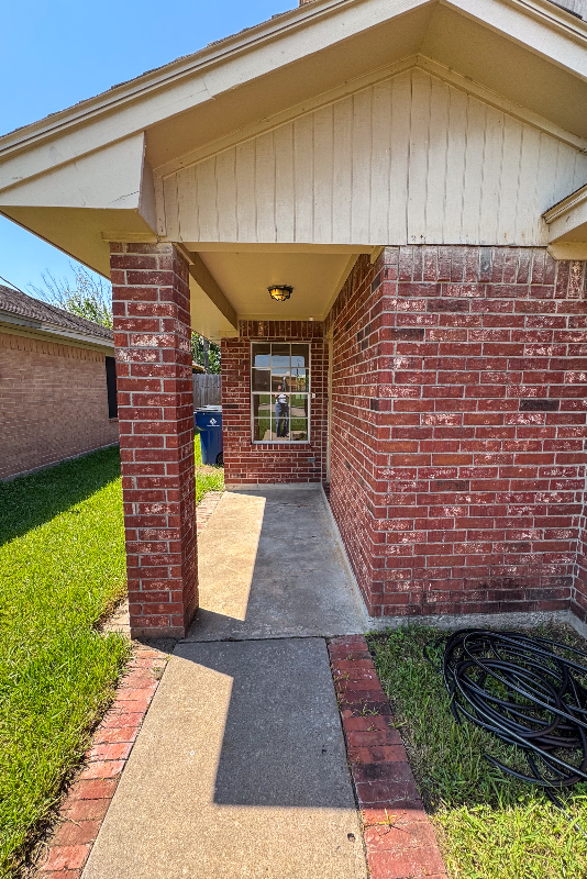 2405 - Photo 2 of 11