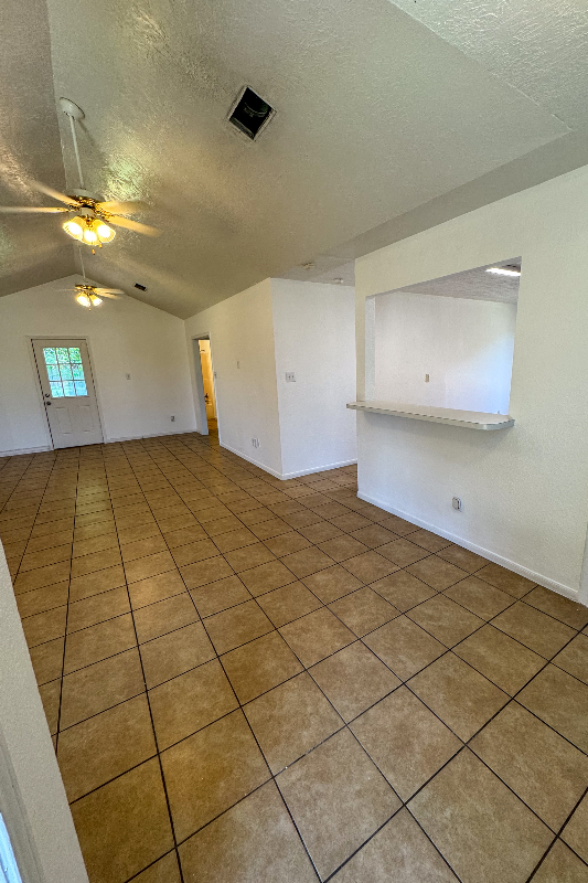 2405 - Photo 3 of 11