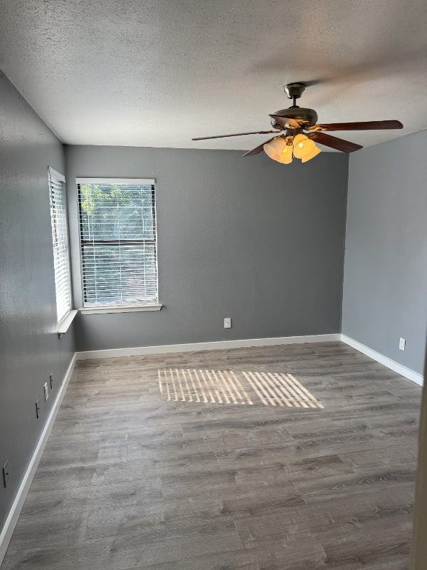 5414 Lakeview Parkway - Photo 3 of 13