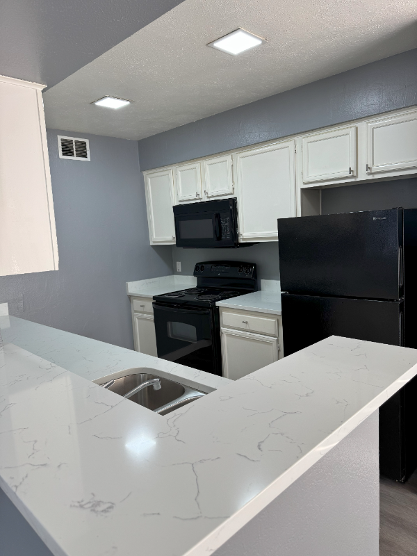 5414 Lakeview Parkway - Photo 7 of 13