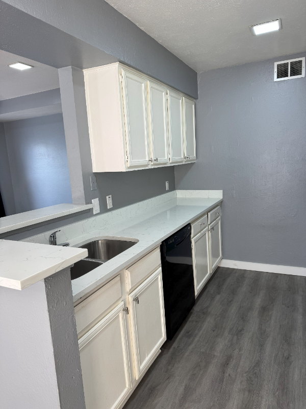 5414 Lakeview Parkway - Photo 2 of 13