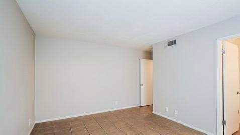 8364 Valley 950Th Dr #17 - Photo 2 of 9