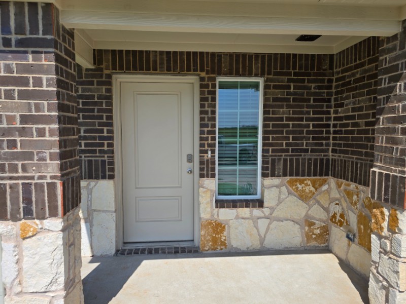 1604 Potomac Ln - Photo 2 of 15