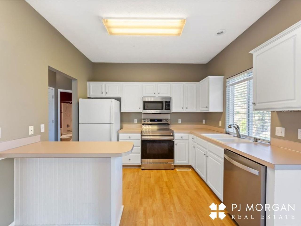 14464 Saratoga St - Photo 5 of 22