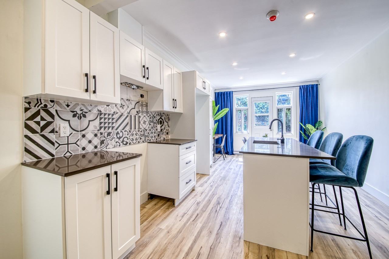 5140 Avenue Randall #6 - Photo 2 of 10