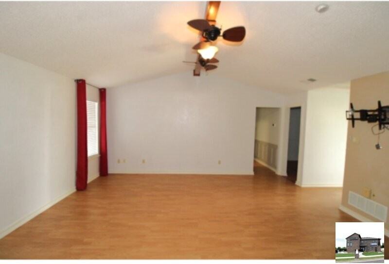 1110 Timmons Dr - Photo 4 of 18