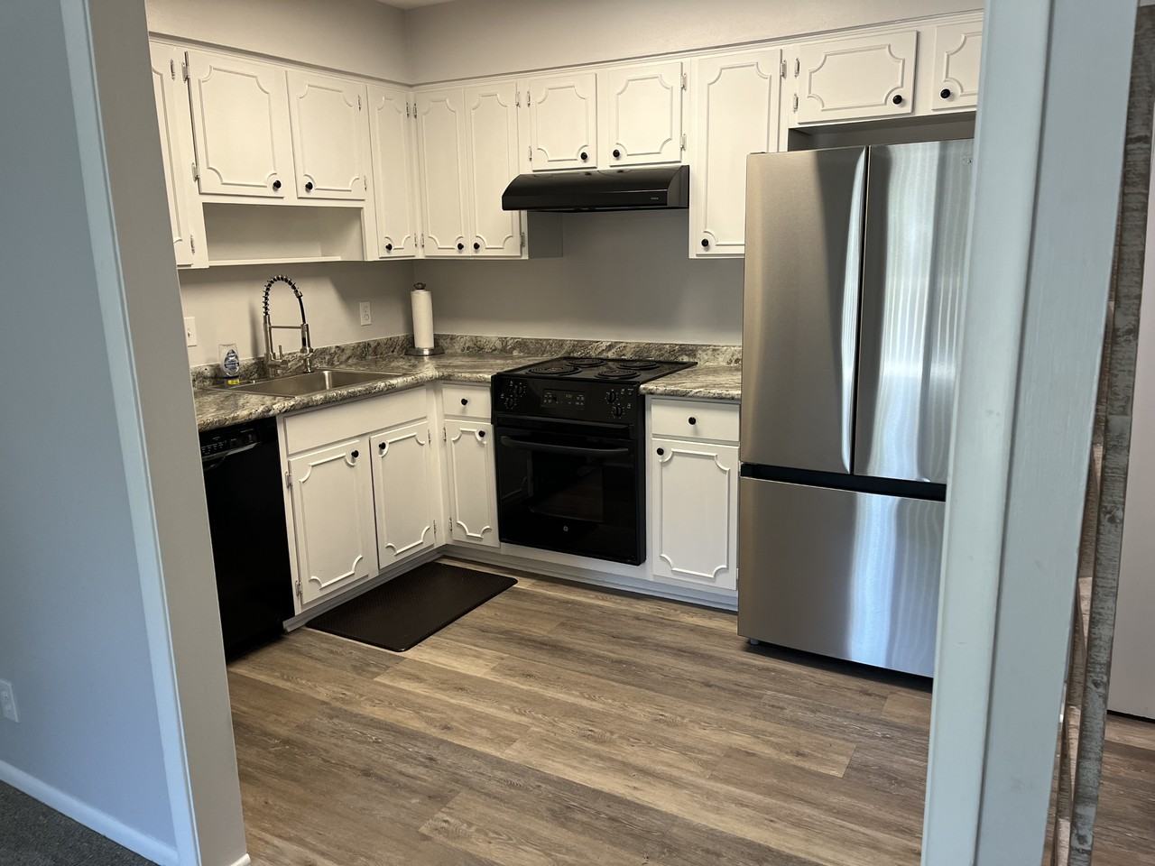 1935 Gardiner Ln #E75 - Photo 2 of 14