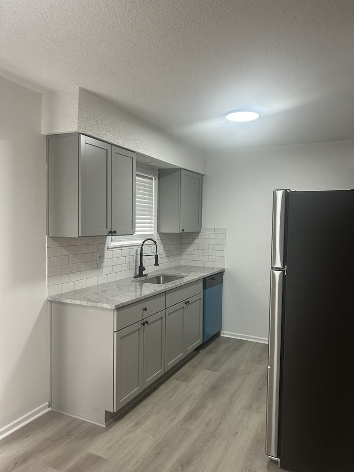 3803 Ne Colonial Dr #2 - Photo 2 of 19