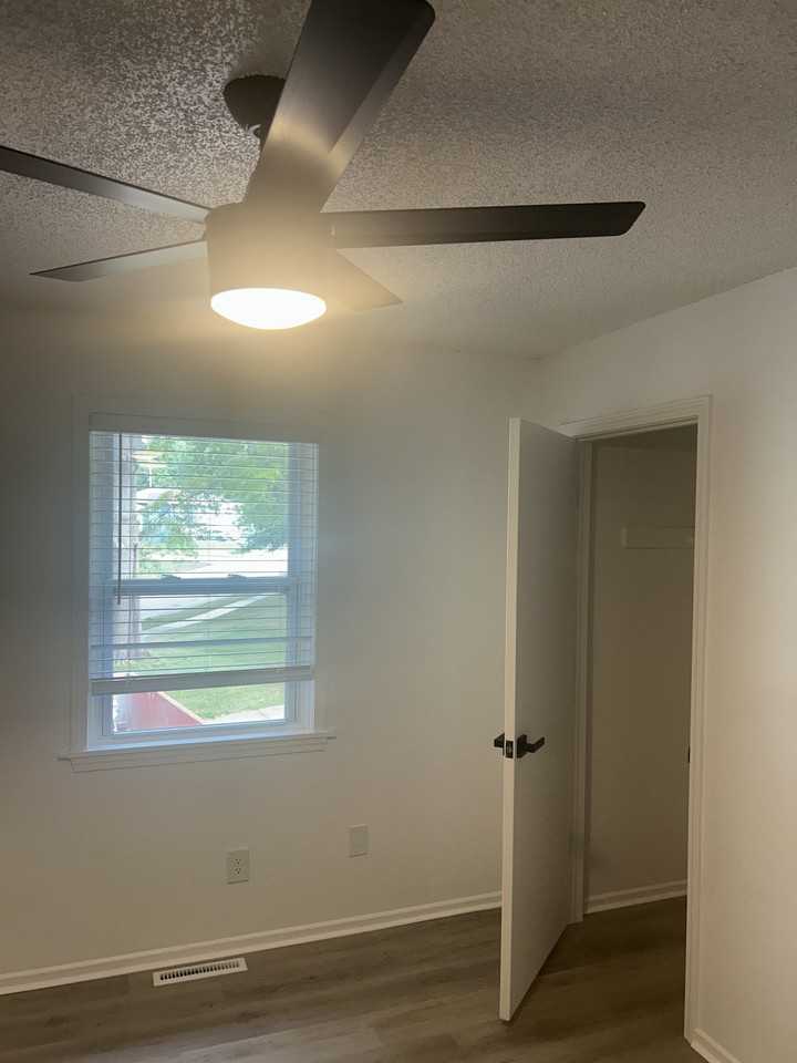 3803 Ne Colonial Dr #2 - Photo 6 of 19