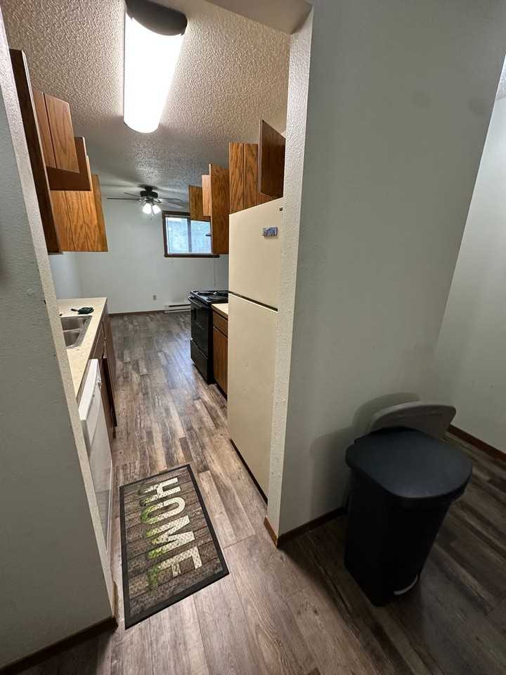 Car-ly II Apartments - Photo 2 of 11