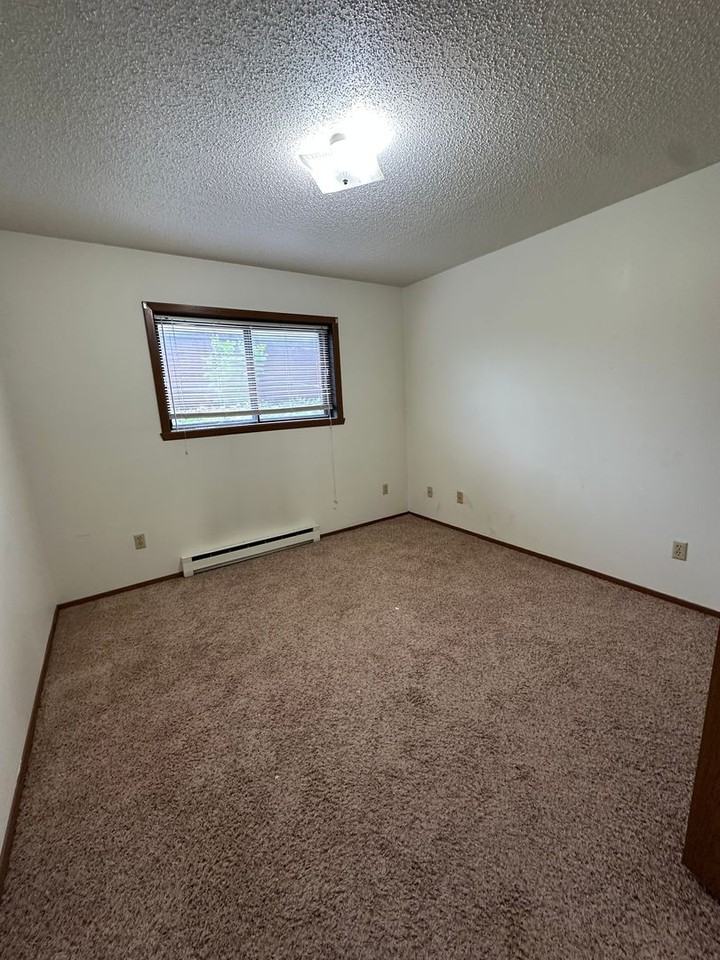 Car-ly II Apartments - Photo 3 of 11