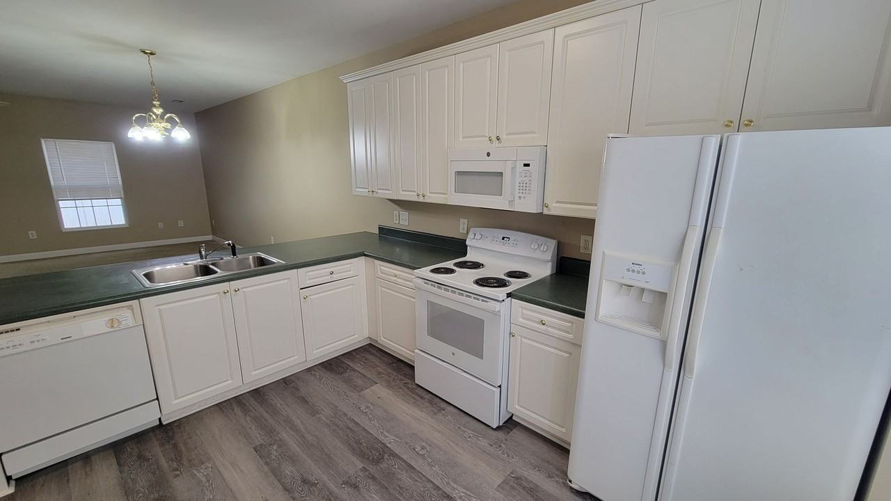 48 Ridgestone Cir - Photo 3 of 11