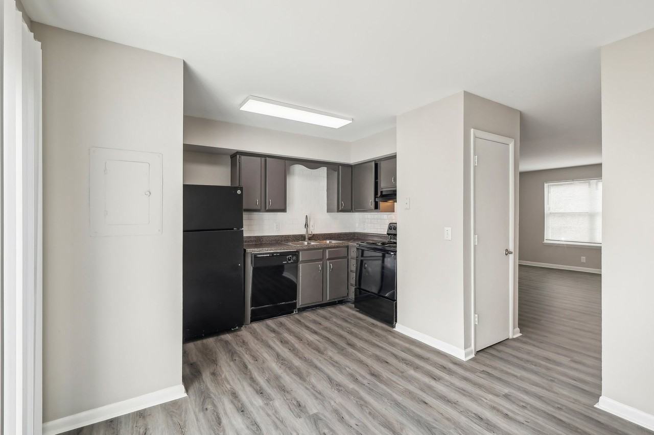 Jamestown Apartments - Photo 5 of 54