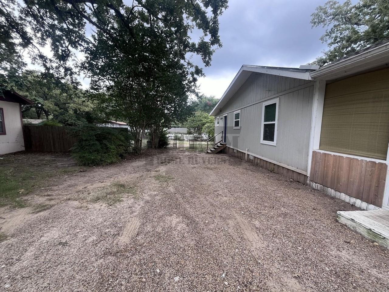 160 Forest Ln - Photo 2 of 34