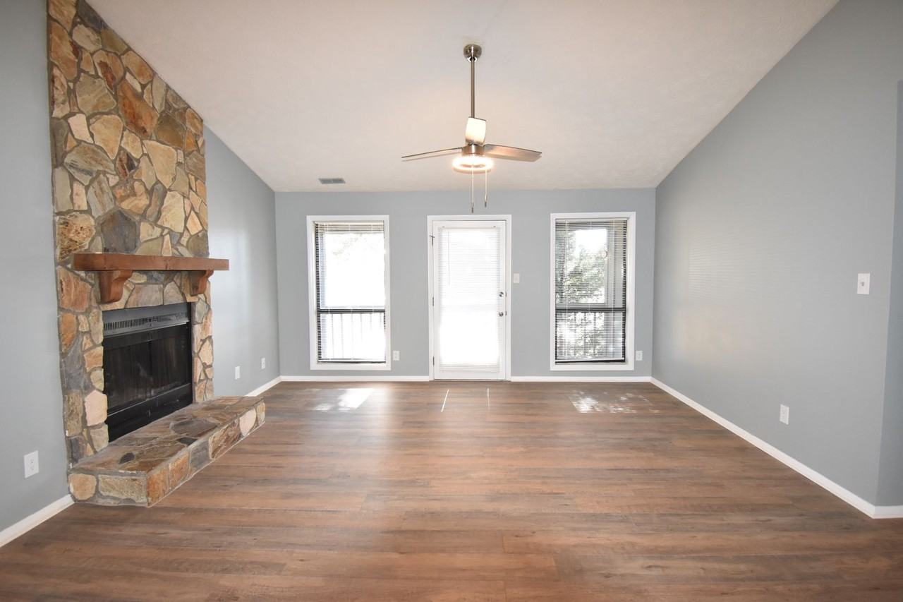 1909 Tryon Dr #7 - Photo 2 of 18