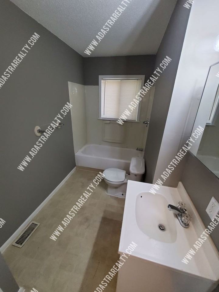 9532 Booth Ave - Photo 6 of 16