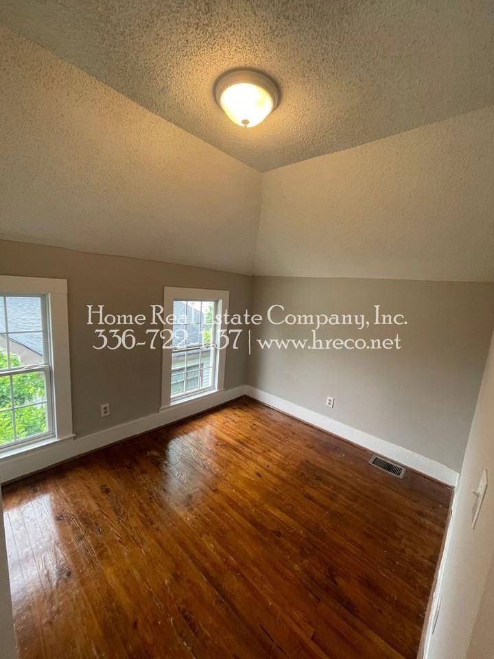 1307 E 2nd St - Photo 4 of 15