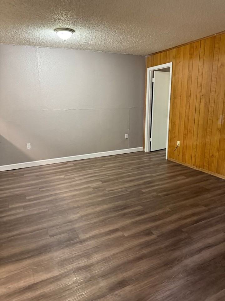 2811 R-142 2811 S.W. Archer Rd. - Photo 2 of 8