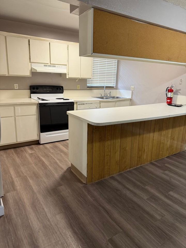 2811 R-142 2811 S.W. Archer Rd. - Photo 3 of 8