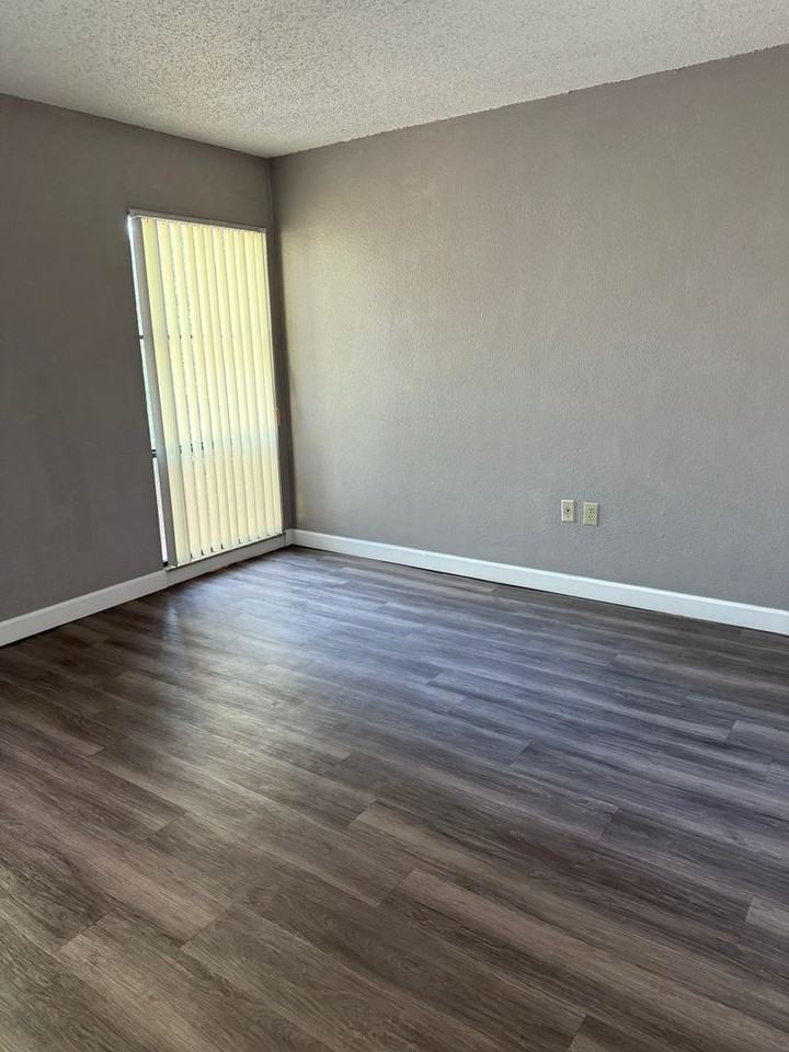 2811 R-142 2811 S.W. Archer Rd. - Photo 5 of 8