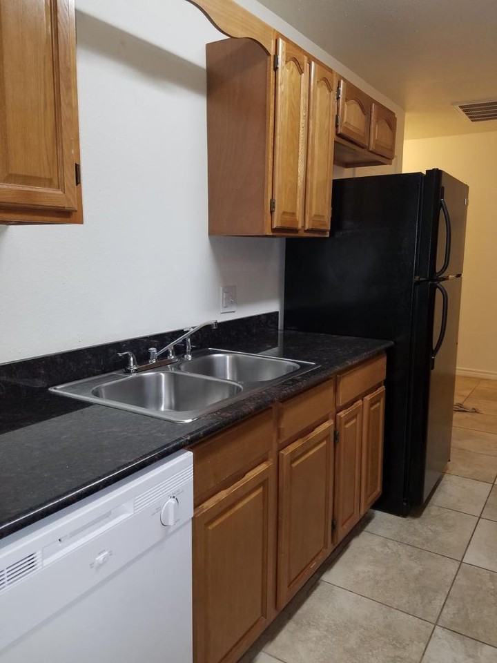1602 Avenue B - Photo 3 of 8