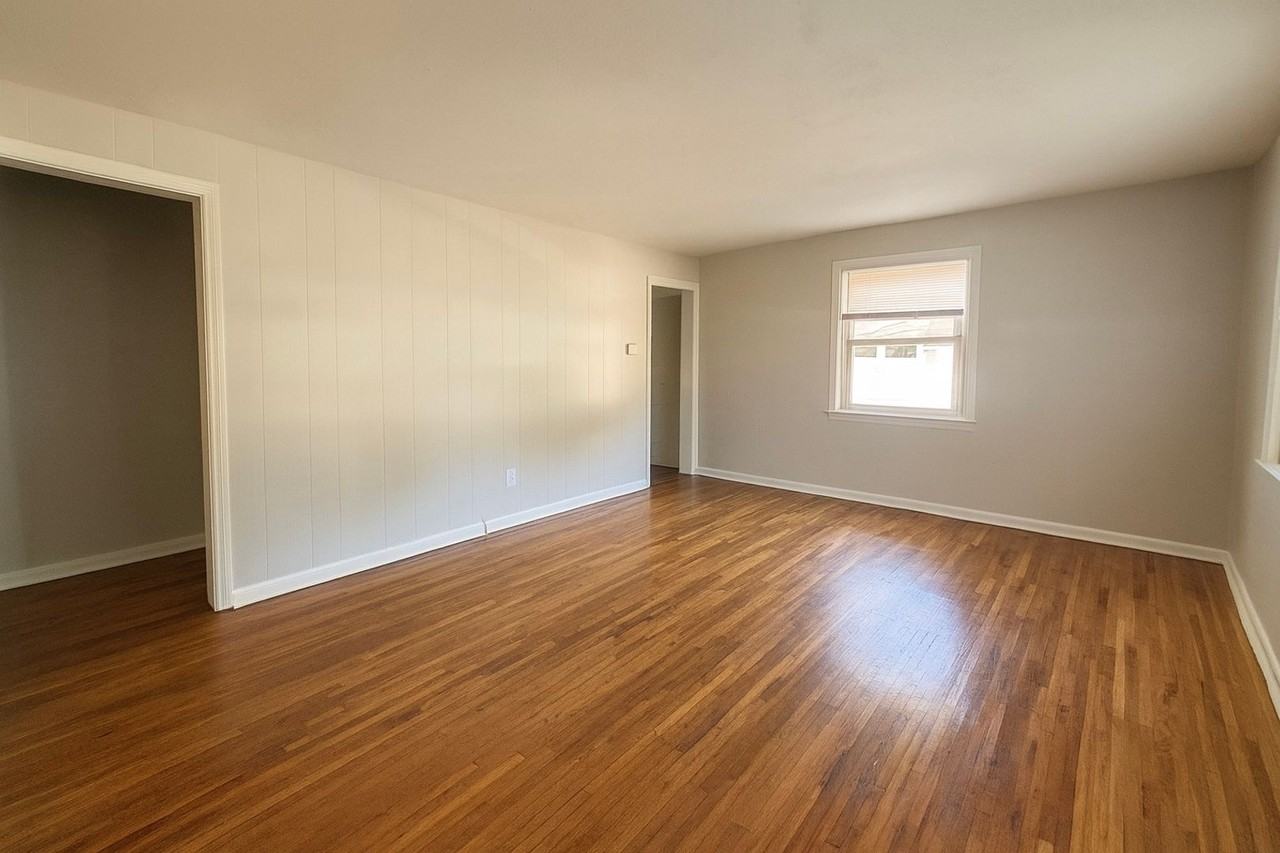 509 Millbrook Rd - Photo 7 of 17