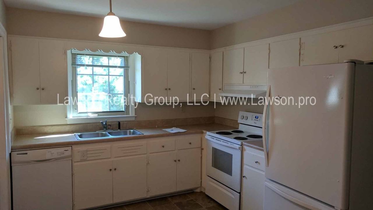 423 Highfield Rd - Photo 6 of 31