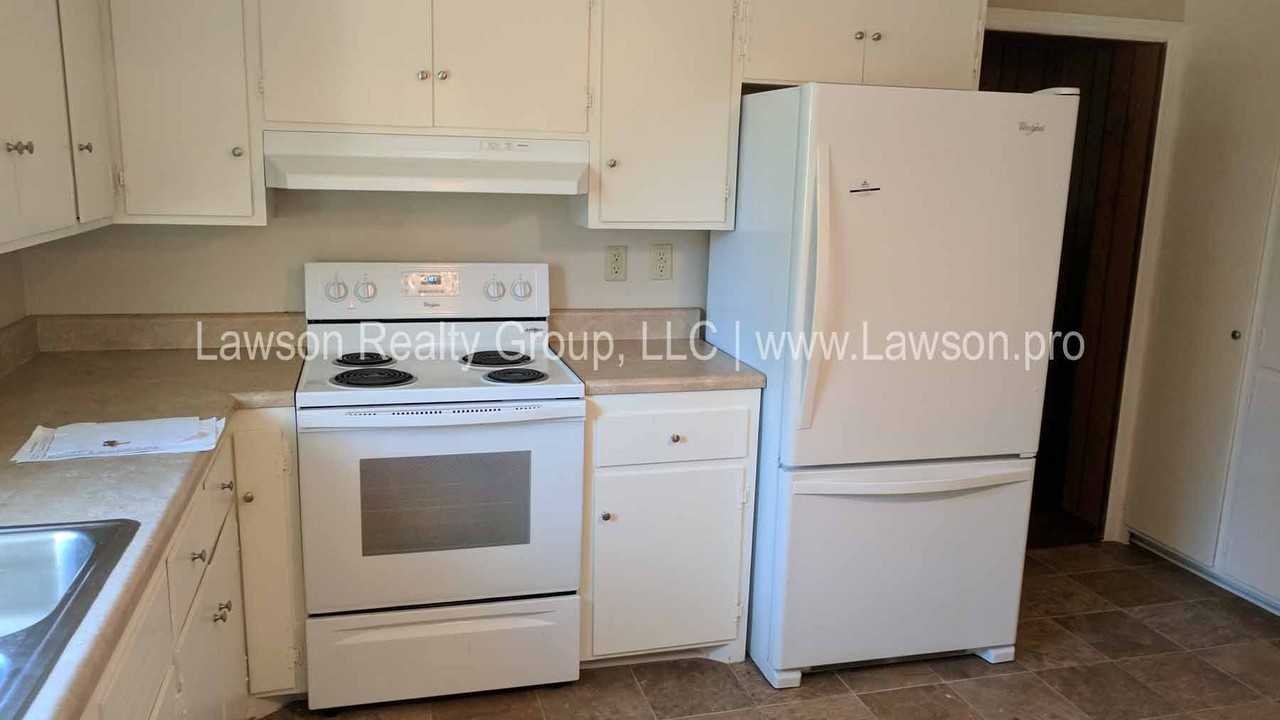 423 Highfield Rd - Photo 7 of 31