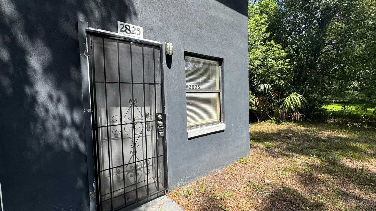 2825 Moncrief Road - Photo 3 of 10