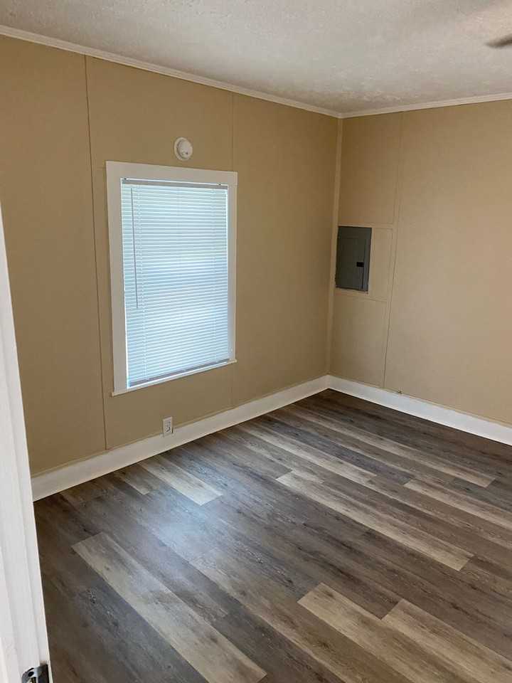 84 E Railroad St - Photo 3 of 22