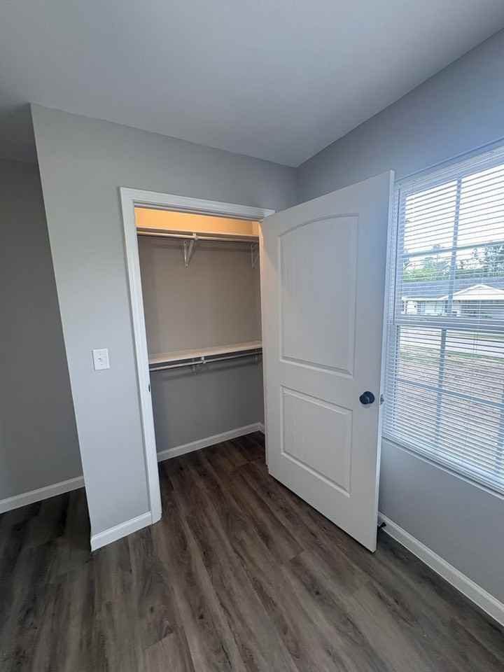 156 Hunington Cir - Photo 4 of 15