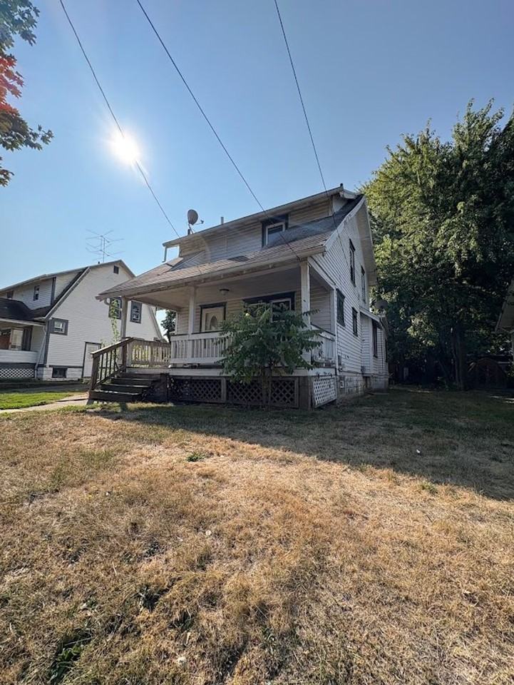 736 Lovers Ln - Photo 2 of 22