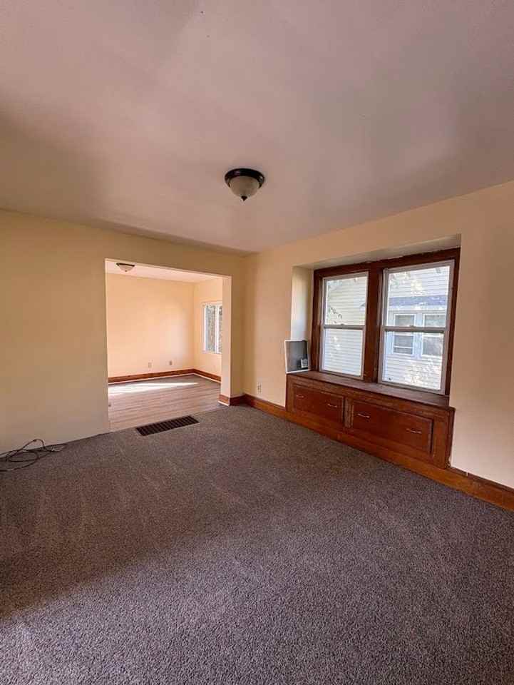 736 Lovers Ln - Photo 5 of 22