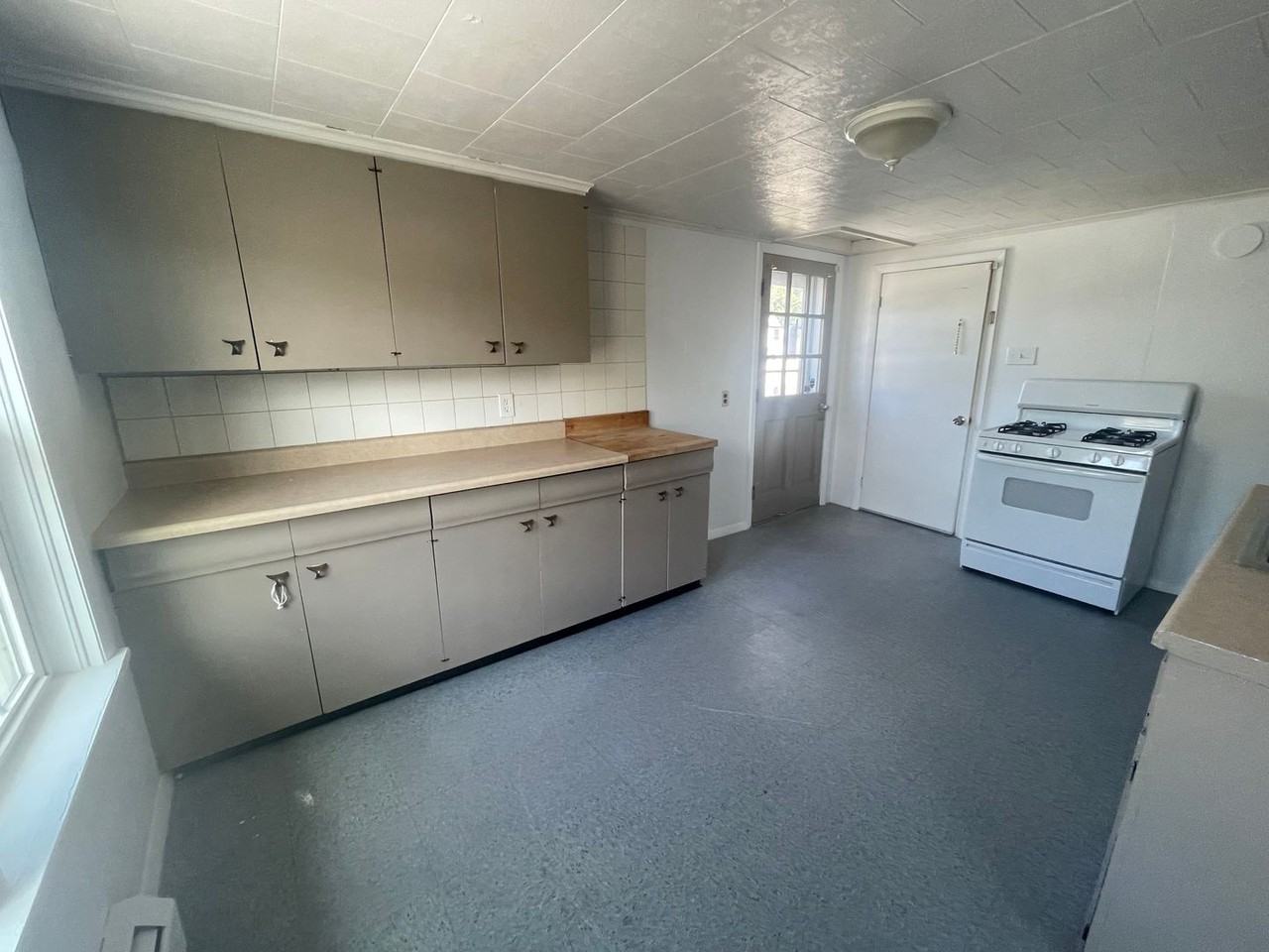 12 E Hoosac St #5 - Photo 2 of 7