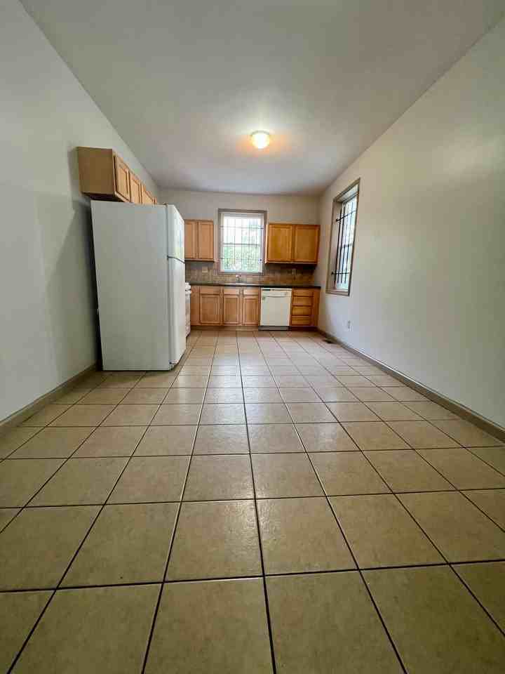 2154 N Carlisle St - Photo 4 of 26