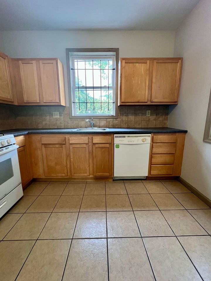 2154 N Carlisle St - Photo 7 of 26