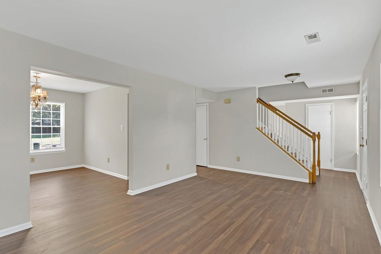 219 Springdale Way - Photo 4 of 24