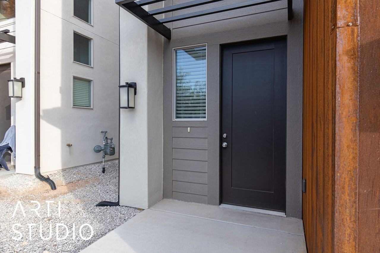 3156 E Sky Rim Way - Photo 2 of 27
