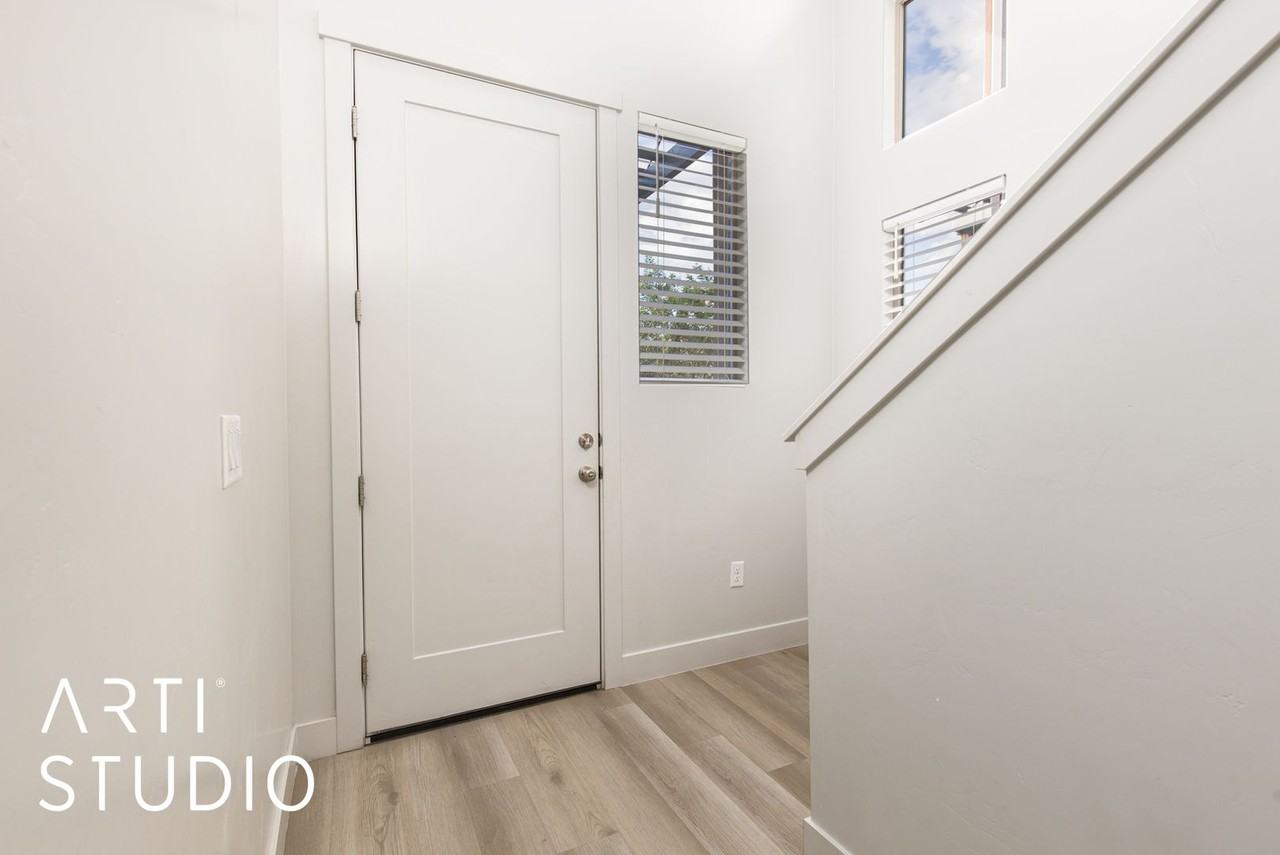 3156 E Sky Rim Way - Photo 3 of 27
