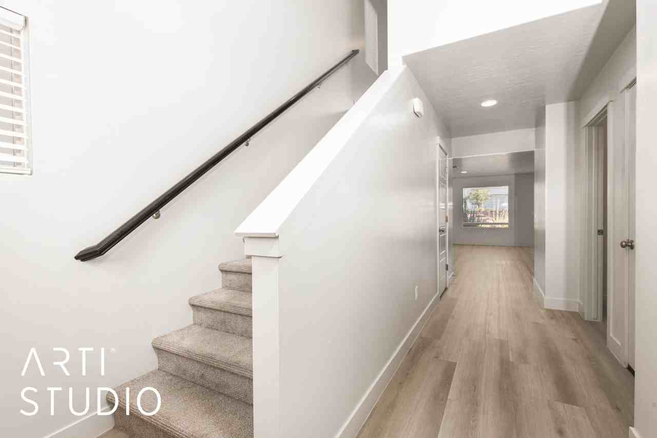 3156 E Sky Rim Way - Photo 4 of 27