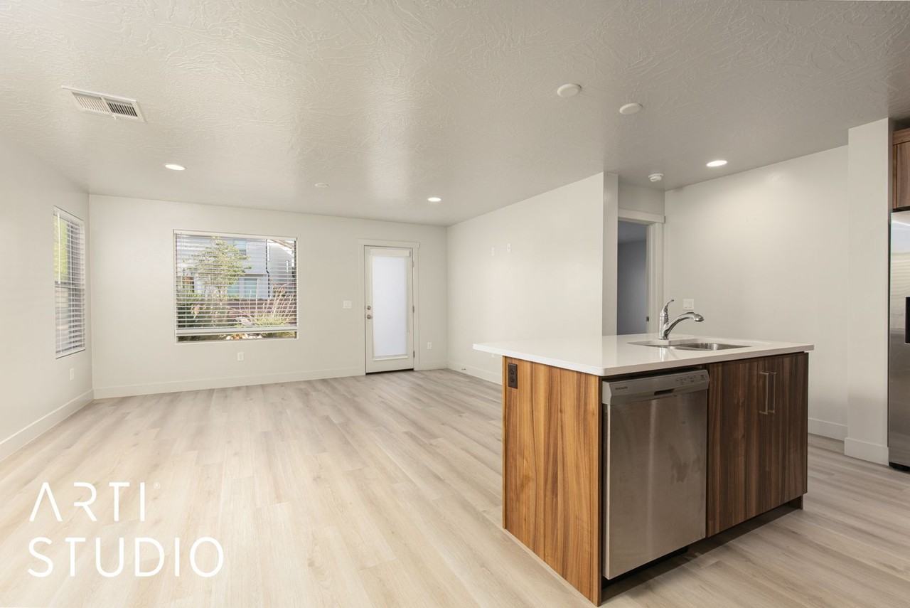 3156 E Sky Rim Way - Photo 5 of 27