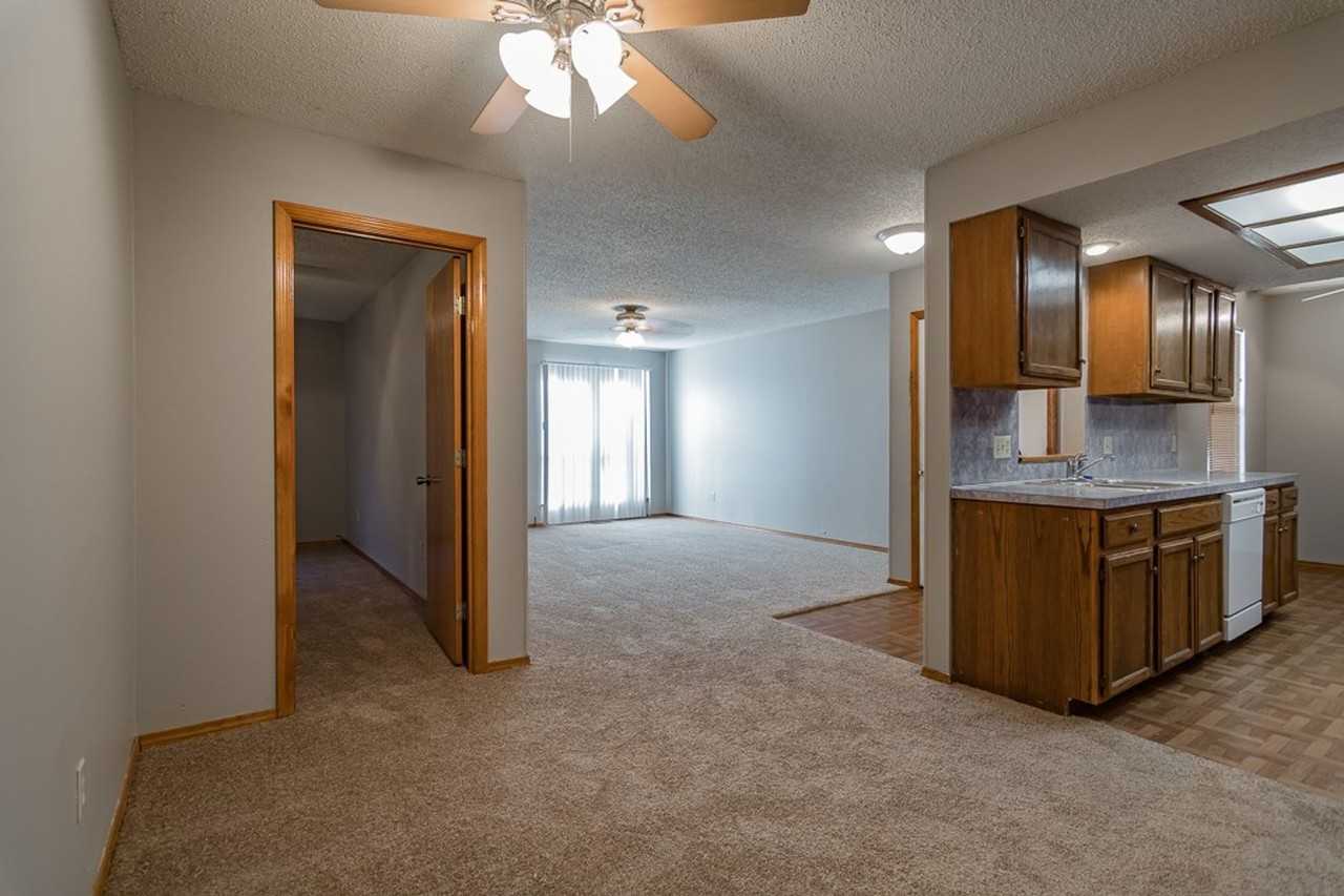 1033 E Scott St - Photo 5 of 14