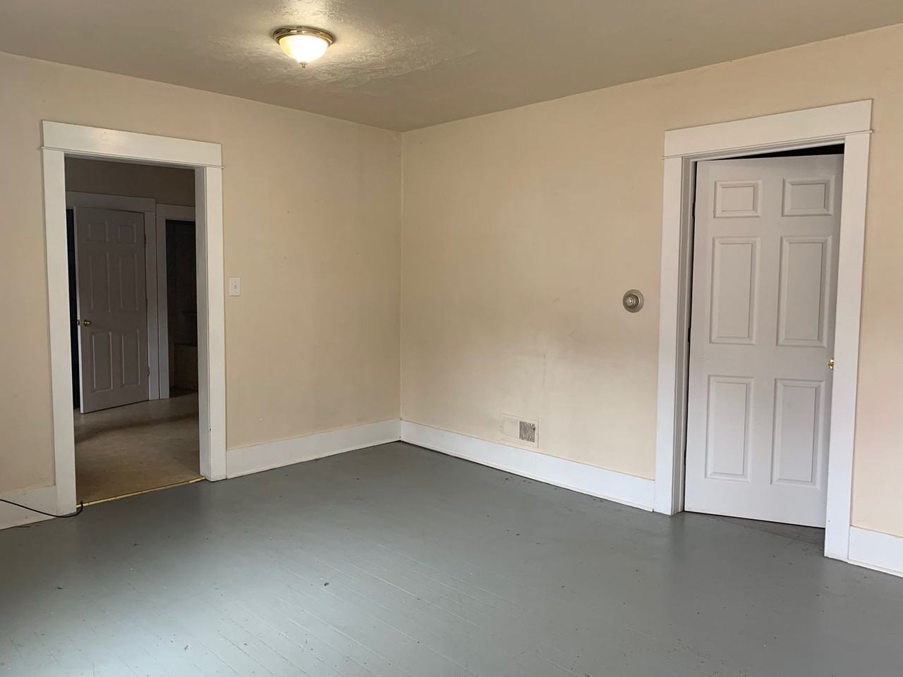 107 W Mission Ave - Photo 2 of 8