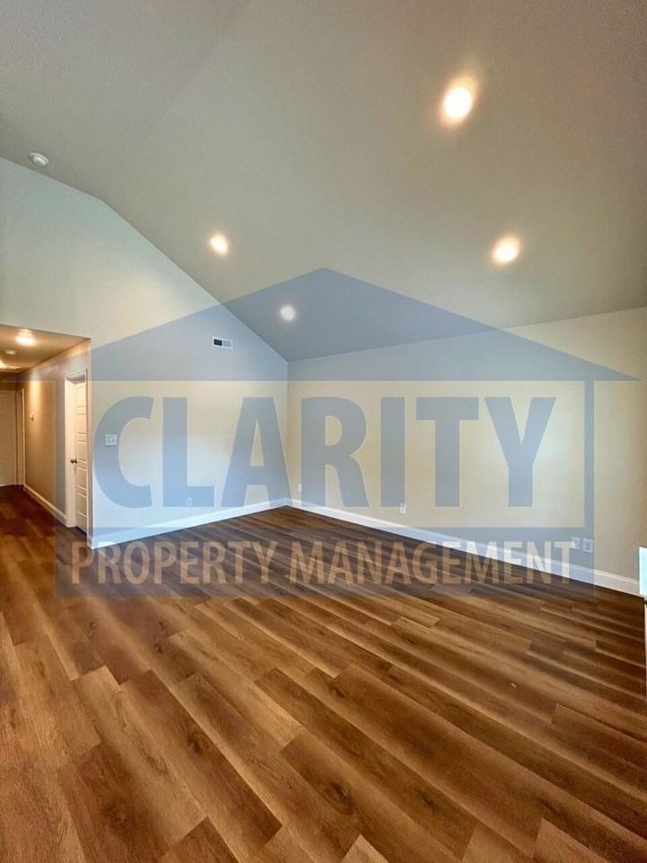 619 Linda Drive Southeast - Photo 4 of 20