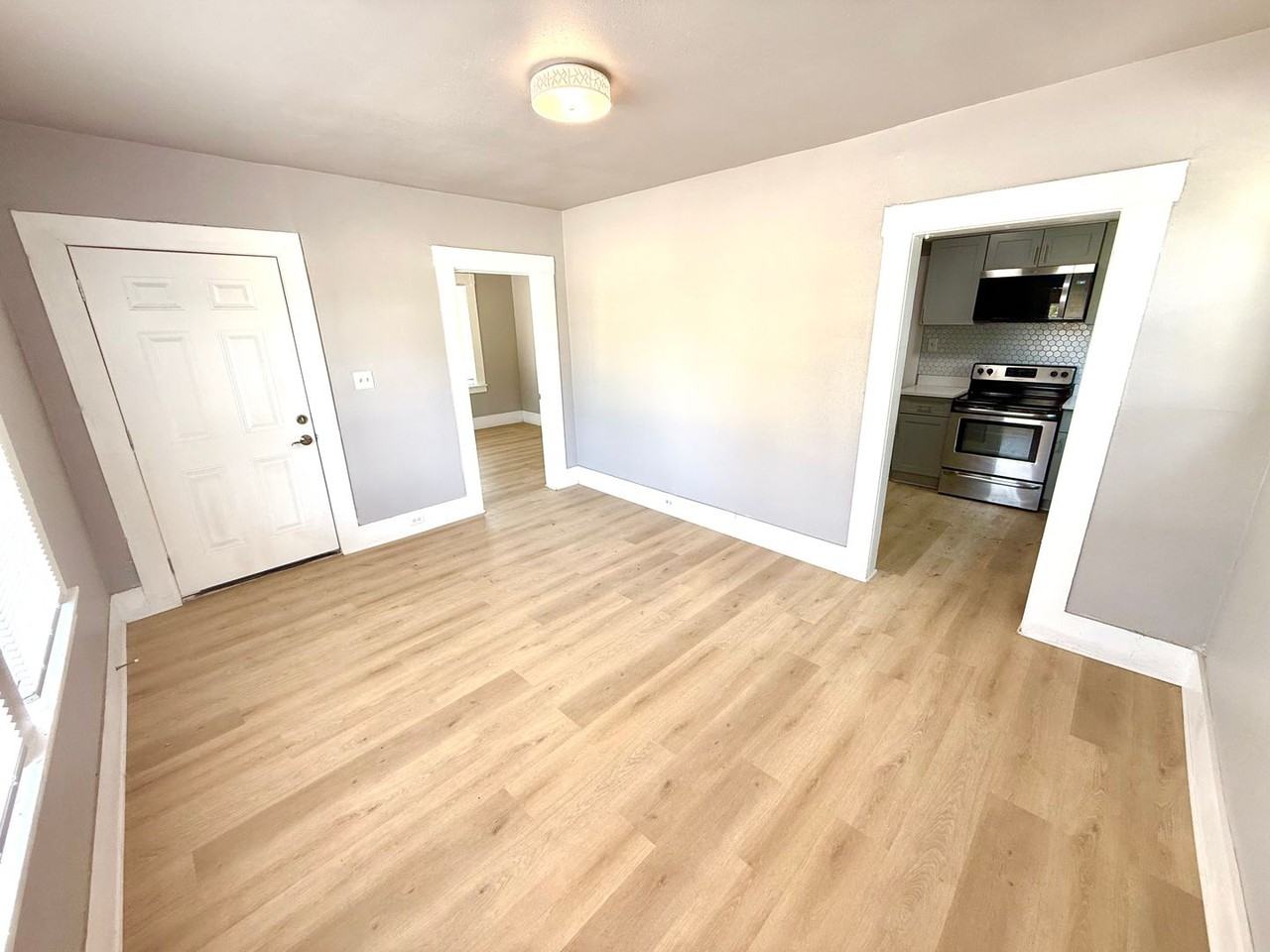 1834 Center Street - Photo 6 of 29
