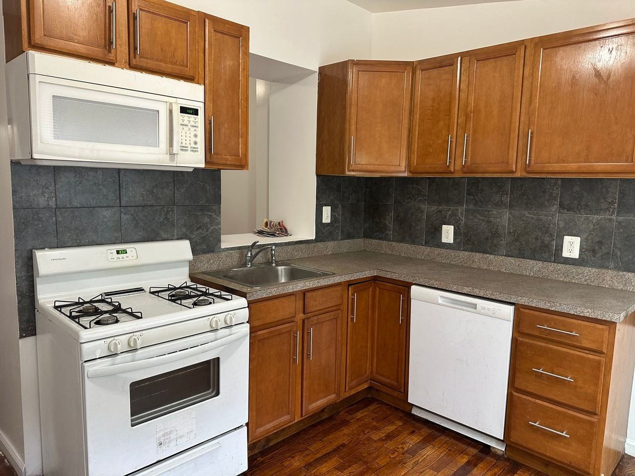 1809 N Port St - Photo 6 of 16