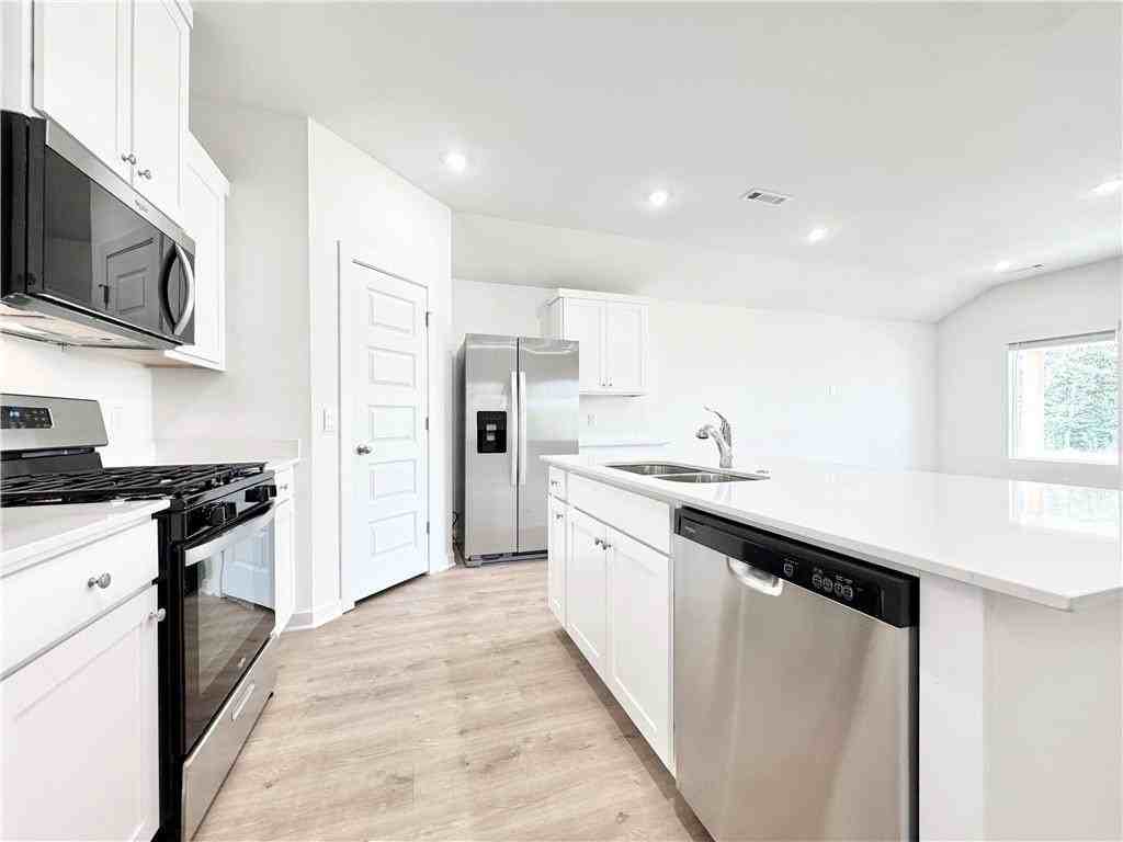 376 Texas Ave - Photo 3 of 20