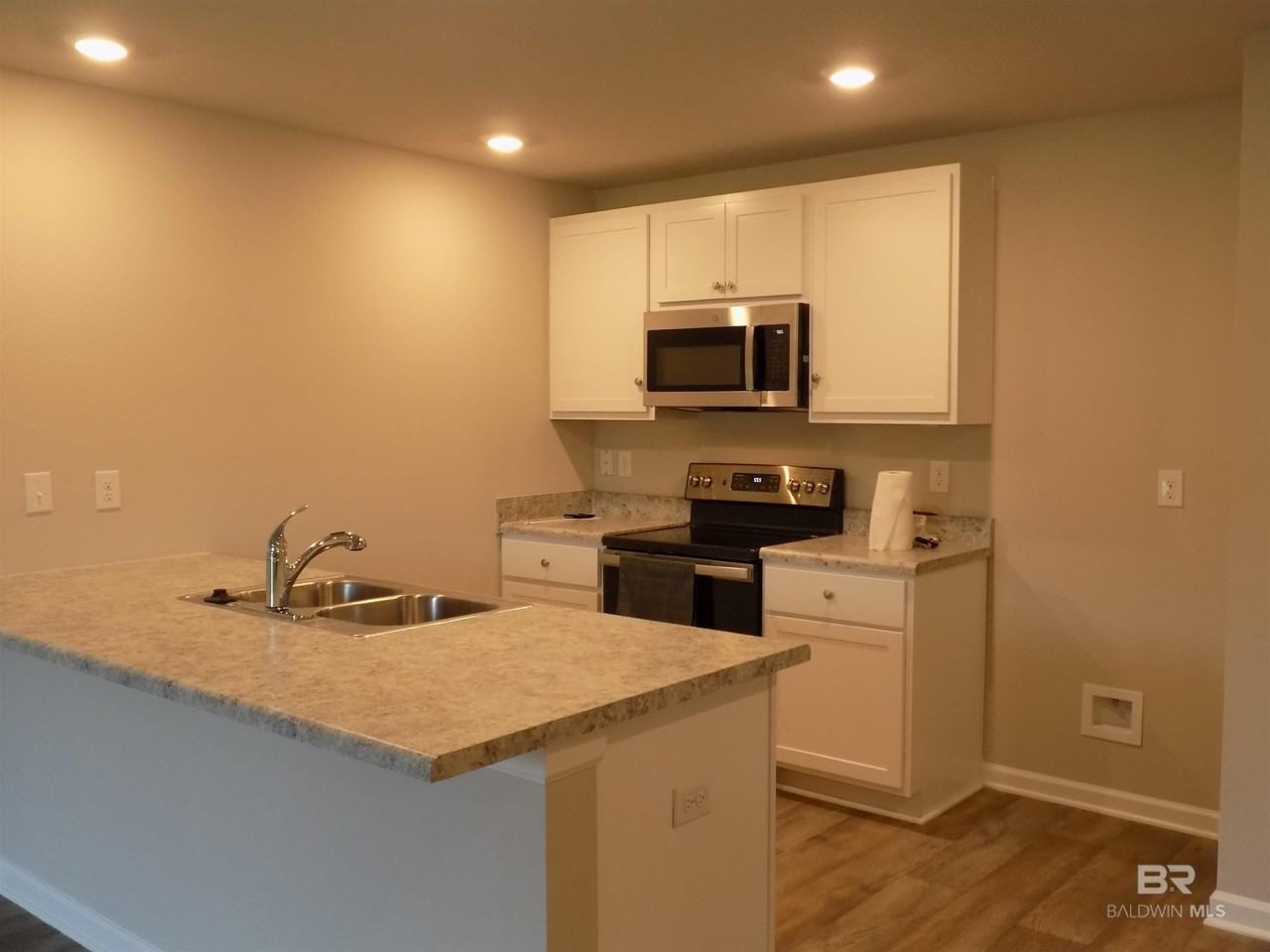 232 Fulham Ln - Photo 2 of 16