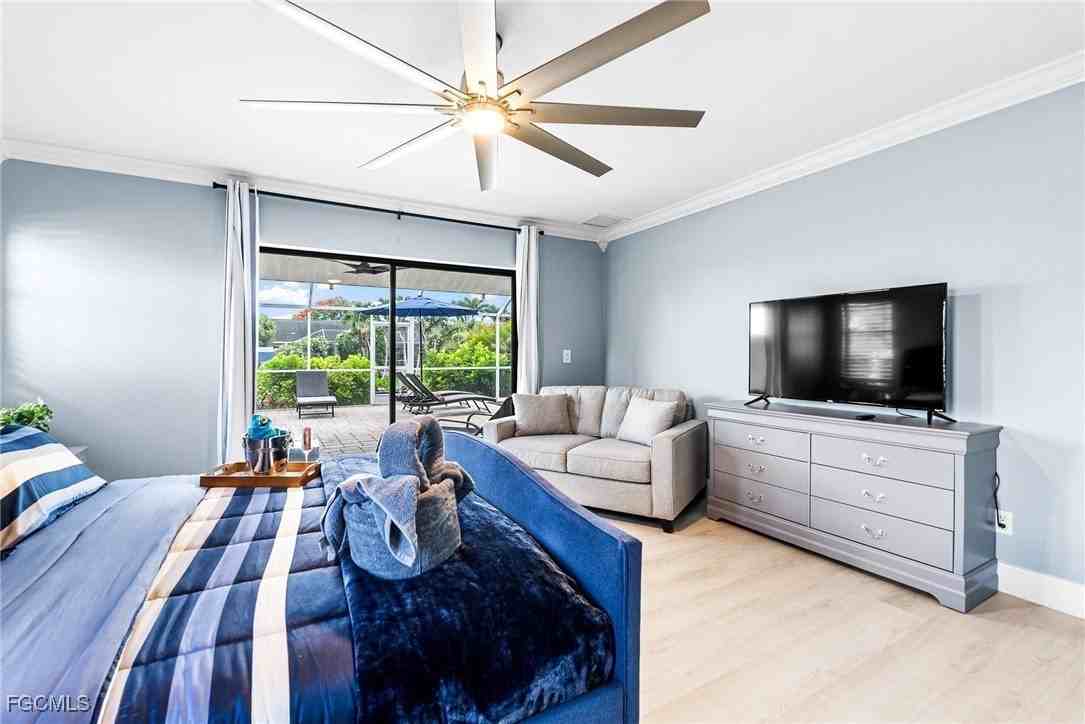 2328 Se 27th St - Photo 3 of 45